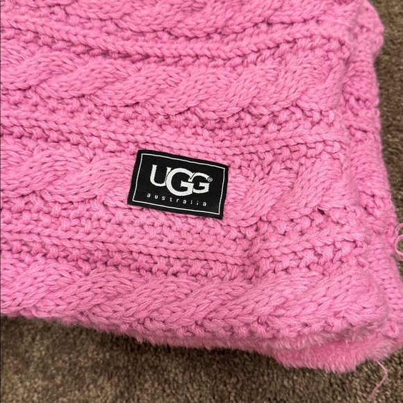 UGG Pink Cable Knit Beanie and Scarf Set NWT - Picture 3 of 3